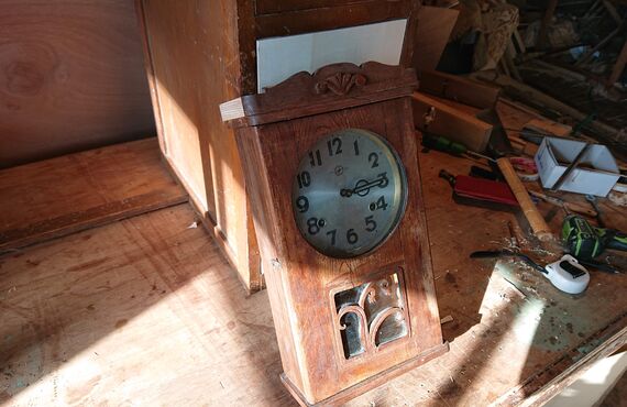 大分県国東市のギャラリーから頼まれた古時計家具補修、欠品部再製作、剥がれのリペア完了です