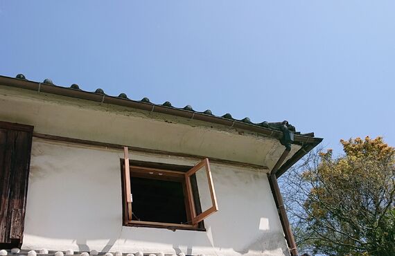 豊後高田市にあるお宮入口に建つ古民家の建具を新規に製作しました